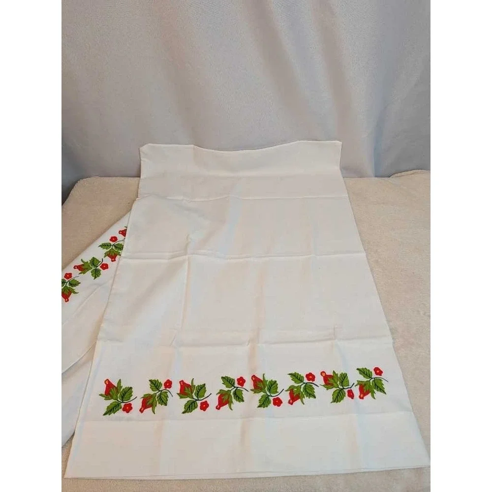 Cannon Monticello Embroidered Pillowcases‎ Red Rose Floral White Cotton Set of 2